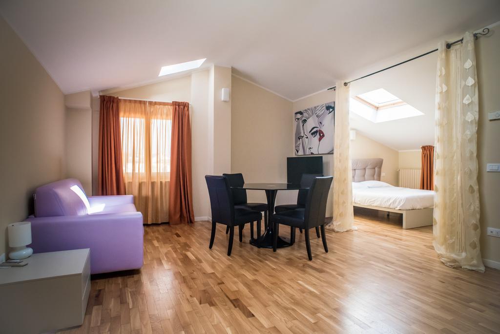Dante Apartment *